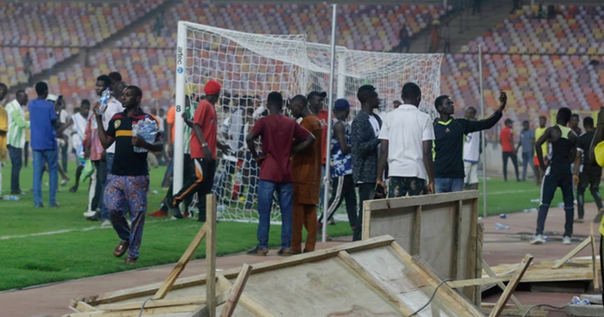 SỐC: Nhân viên FIFA thiệt mạng trong vụ bạo loạn kinh hoàng của CĐV Nigeria