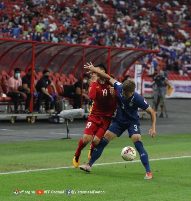 Theerathon từng đánh Quang Hải ở AFF Cup 2020