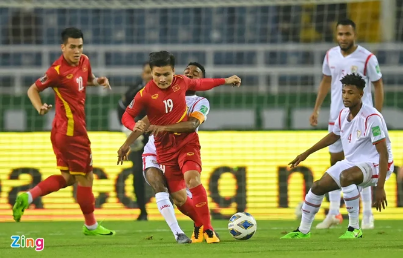 Đội tuyển Việt Nam cầm bóng tự tin những phút đầu trận