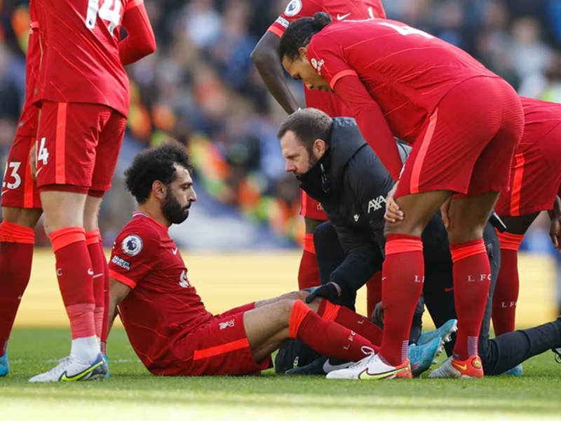 Salah gặp chấn thương ở trận Brighton
