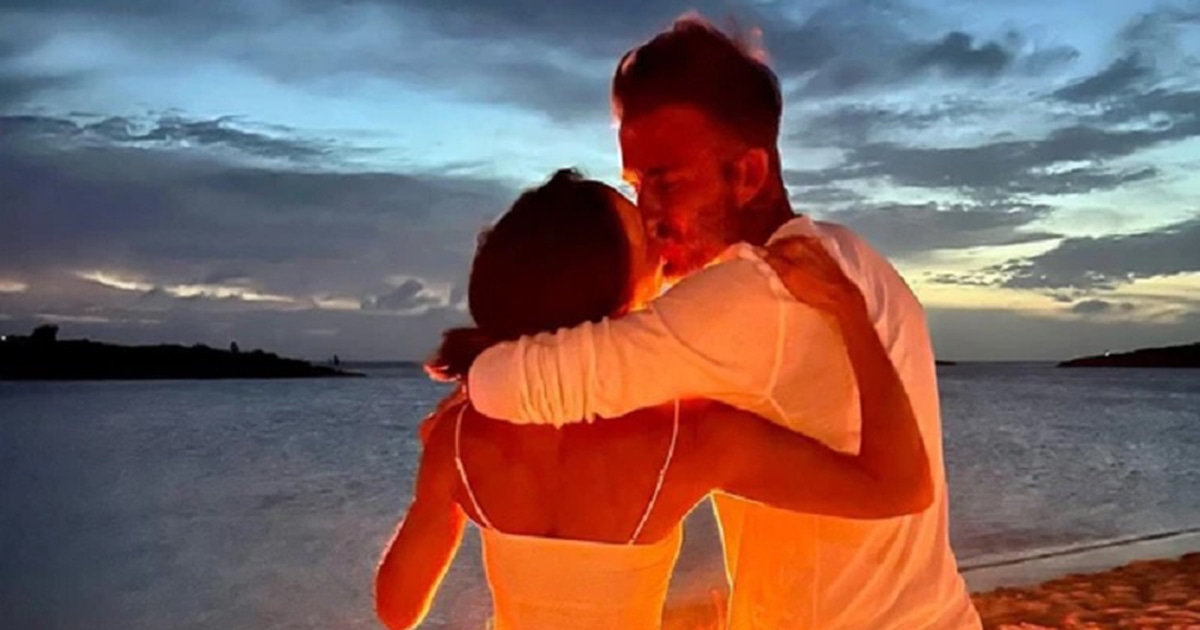 David Beckham tung ảnh hôn ngọt ngào mừng sinh nhật vợ, đại tiệc tổ chức ở dinh thự 2354 tỷ