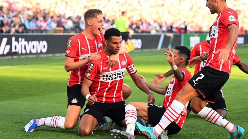 Ajax thua ngược trước PSV