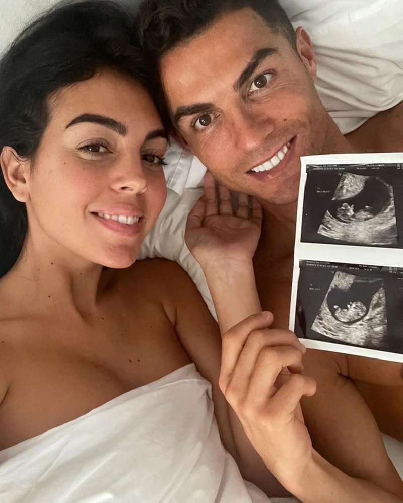 Ronaldo và bạn gái khoe ảnh siêu âm cặp song sinh