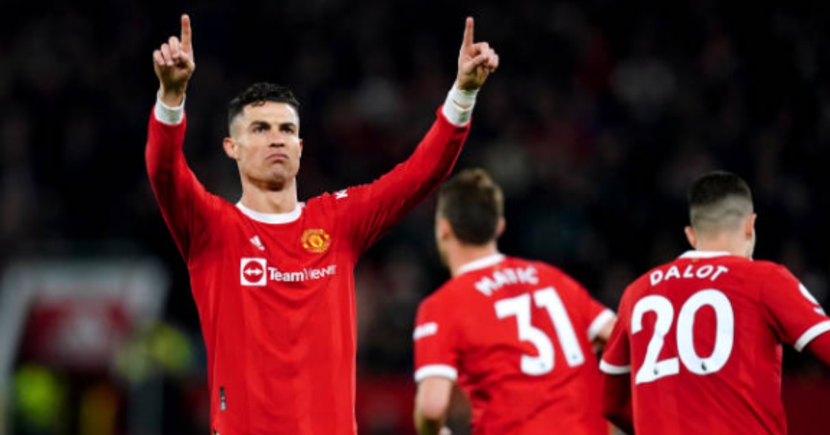 Hình ảnh xúc động của Ronaldo trong trận MU vs Chelsea khiến CĐV rơi lệ