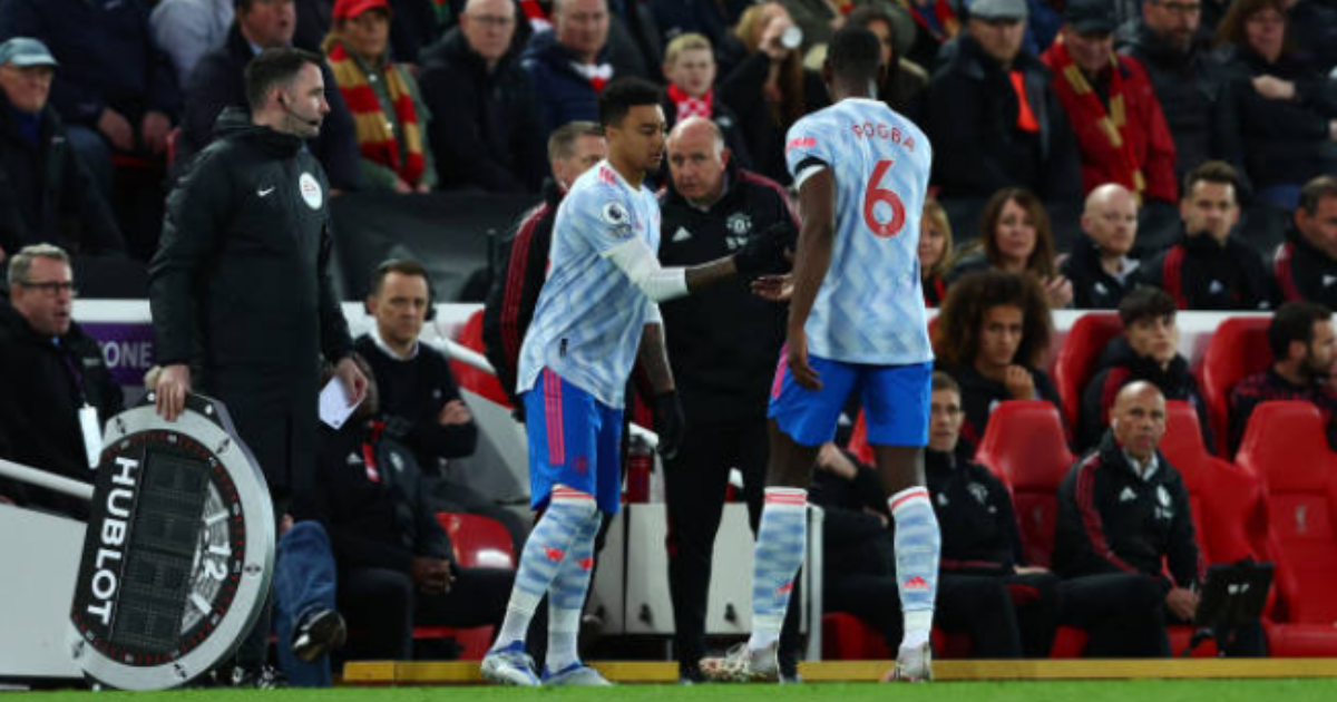 Vì sao Pogba bị rút ra chỉ sau 10 phút trận Liverpool vs MU?