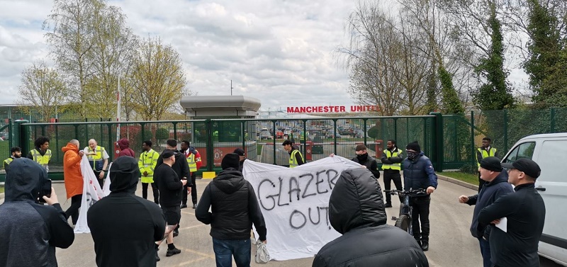 CĐV Man Utd tổ chức biểu tình