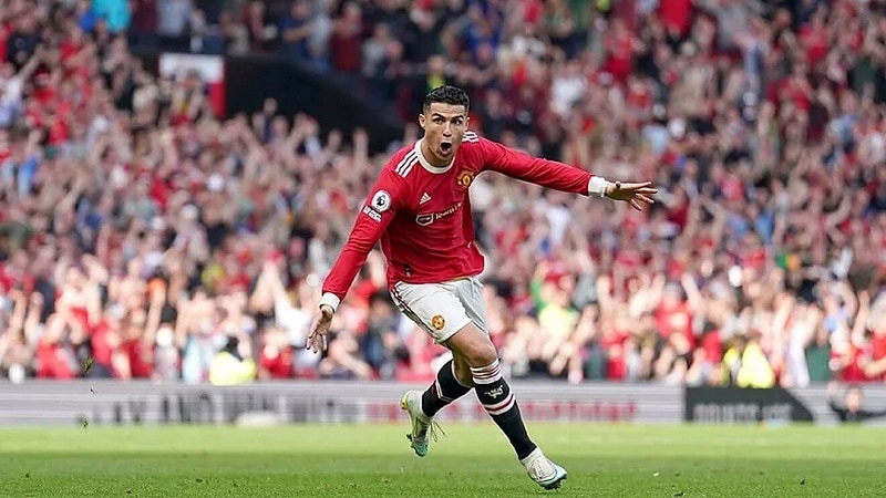 Ronaldo lập hat-trick vào lưới Norwich