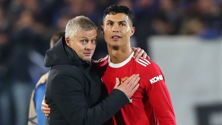 Ronaldo về, Solskjaer vẫn bị sa thải