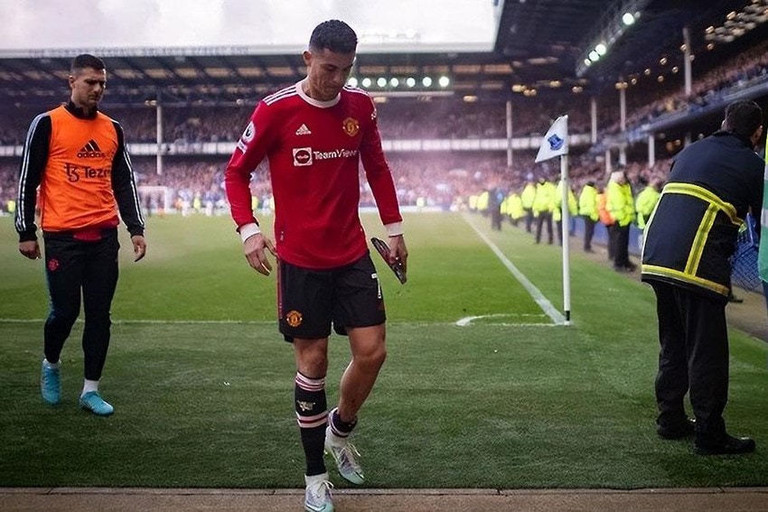 Cuộc sống của Ronaldo đang rất khó khăn ở Man Utd