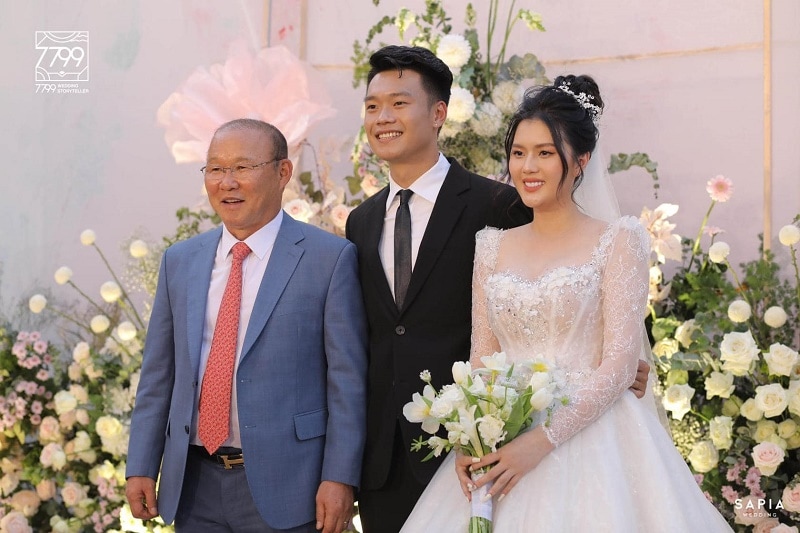 HLV Park Hang-seo tham dự lễ cưới của Thành Chung