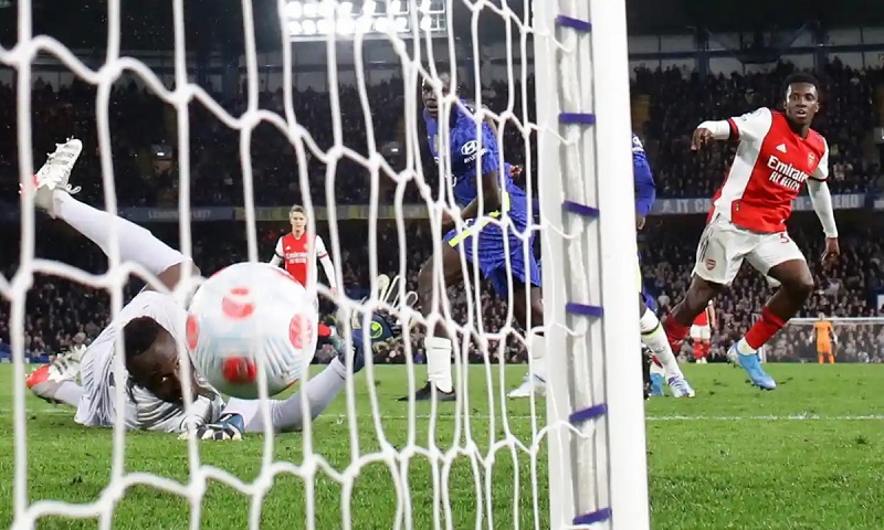Chelsea bất ngờ ngã ngựa trước Arsenal
