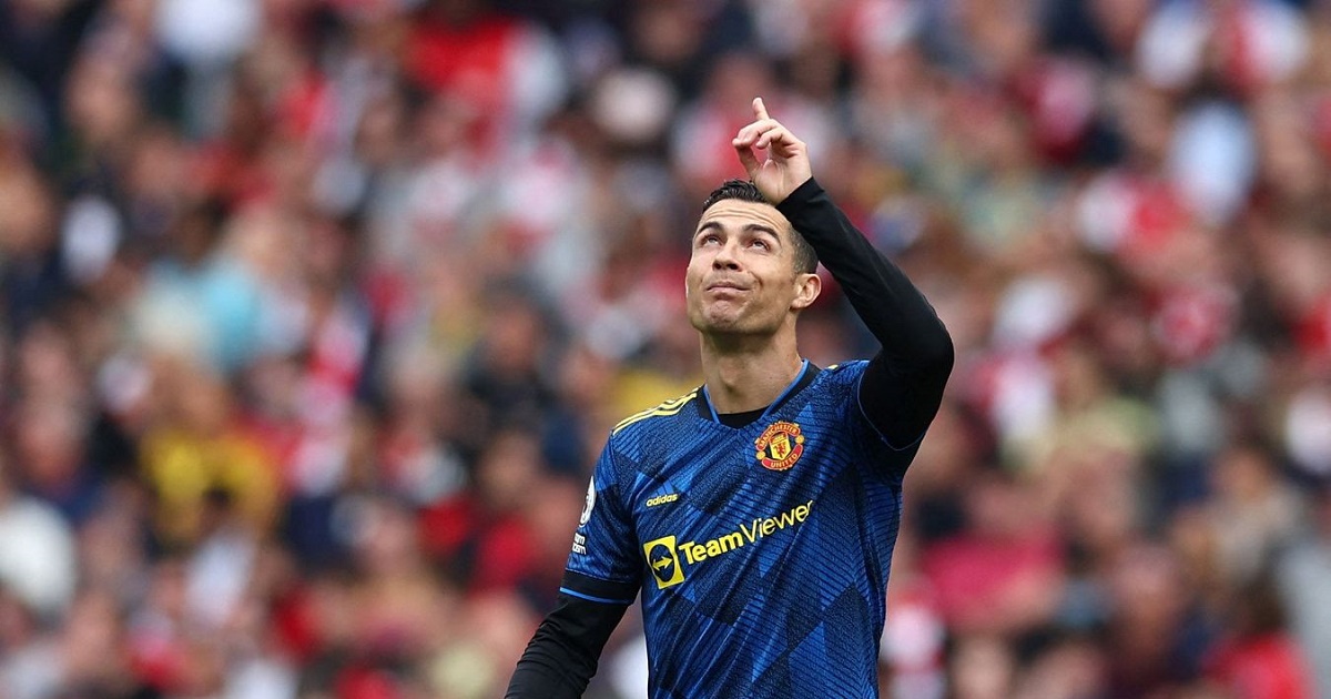 Vì sao Ronaldo chỉ tay lên trời sau khi sút tung lưới Arsenal?