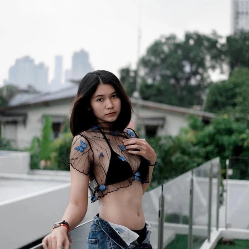 Biểu tượng sắc đẹp của Thái Lan không ngần ngại mặc đồ sexy