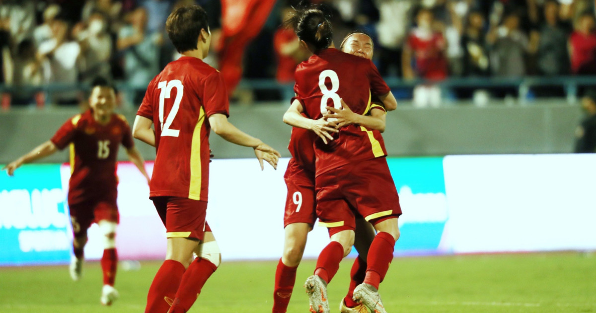 Pha bóng cực đẹp mắt mang về bàn thắng thứ 2 cho tuyển nữ Việt Nam trước Philippines