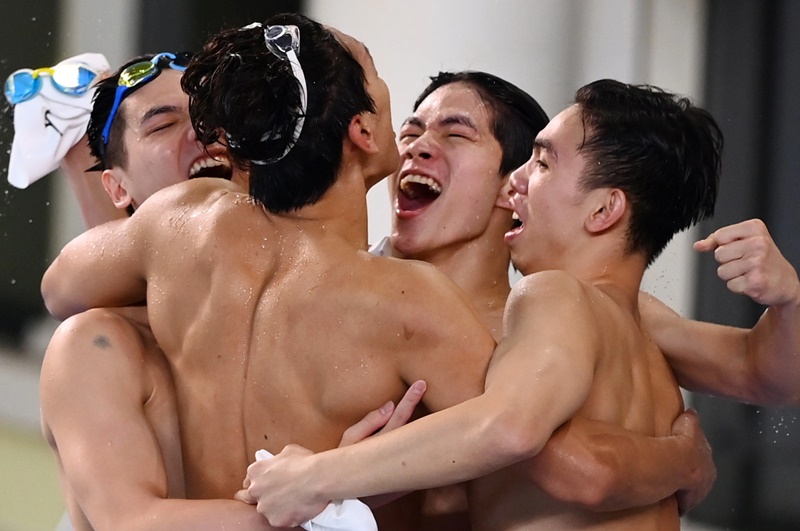 Cảm xúc vỡ oà vì hạnh phúc của đội tuyển bơi Việt Nam