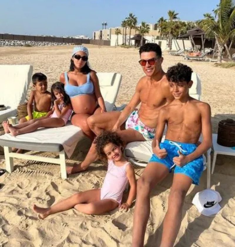 Ronaldo và đại gia đình hạnh phúc