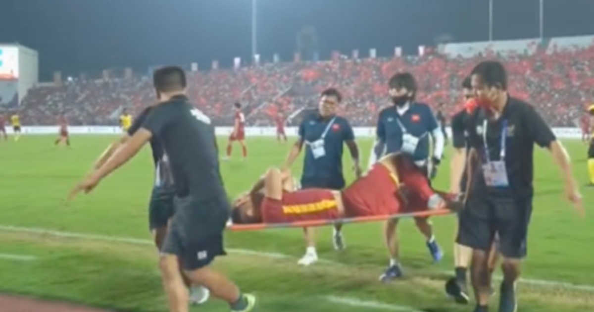 Tình huống sốc nhất trận U23 Việt Nam vs U23 Malaysia: Hùng Dũng ôm đầu đau đớn!