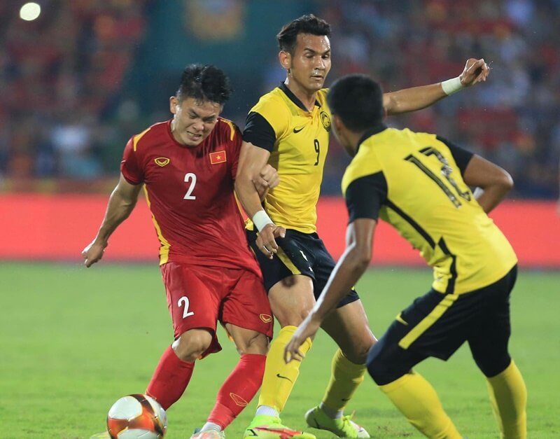 Lê Văn Xuân gặp chấn thương ở trận U23 Malaysia