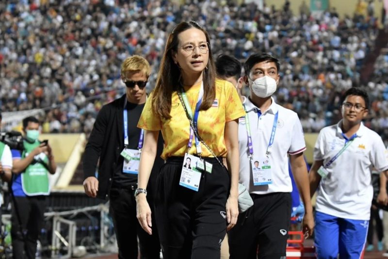 Madam Pang gặp riêng Honda thuyết phục Campuchia đá hết mình với Malaysia