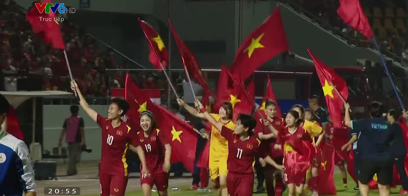 Nổ tung khán đài Cẩm Phả giây phút tuyển nữ Việt Nam vô địch SEA Games 31! | Hình 9