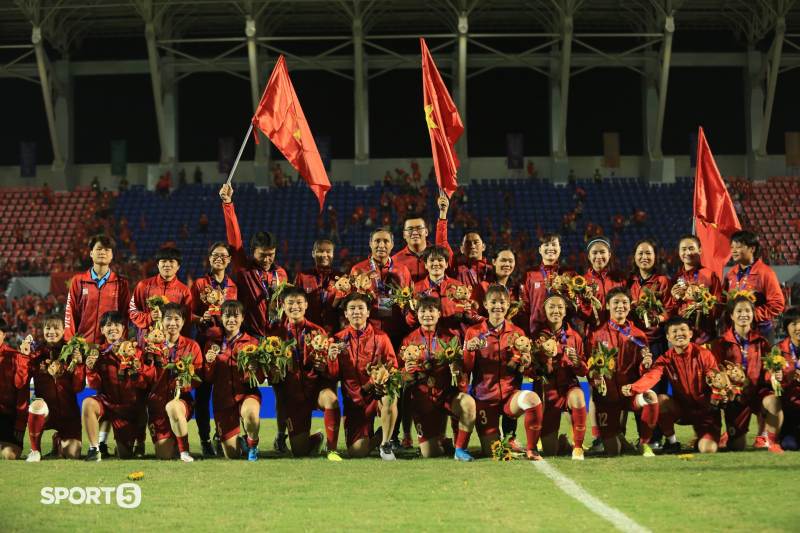 Tập thể đội tuyển nữ Việt Nam vô địch SEA Games 31