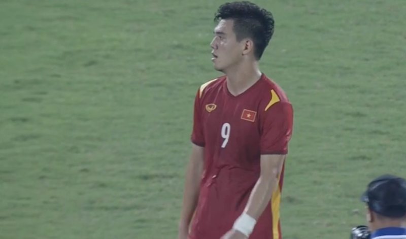 Tiến Linh, người hùng của U23 Việt Nam cũng bơ phờ 