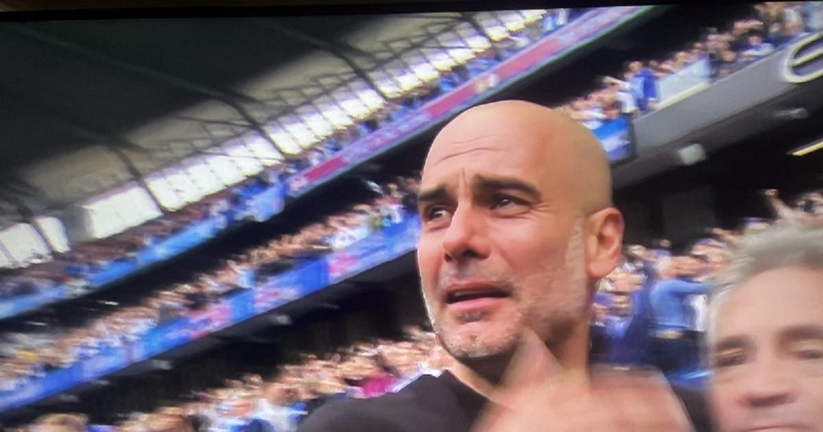 Khoảnh khắc vô cùng xúc động của Pep Guardiola sau chức vô địch của Man City