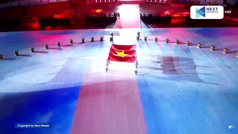 Rước quốc kỳ ngay đầu lễ khai mạc SEA Games 31