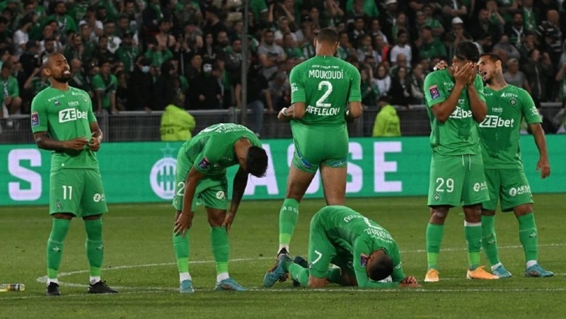 Saint-Etienne rớt hạng Ligue 1 vì thất bại trước Auxerre
