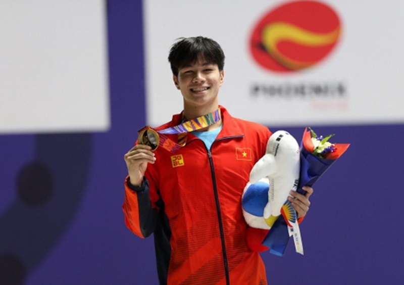 Trần Hưng Viên là thành viên trẻ nhất của dàn nam thần bơi lội Việt Nam khi sinh năm 2003. Chàng trai đã dành được tới 2 huy chương vàng tại SEA Games 2019, khi đó anh chỉ mới 16 tuổi.