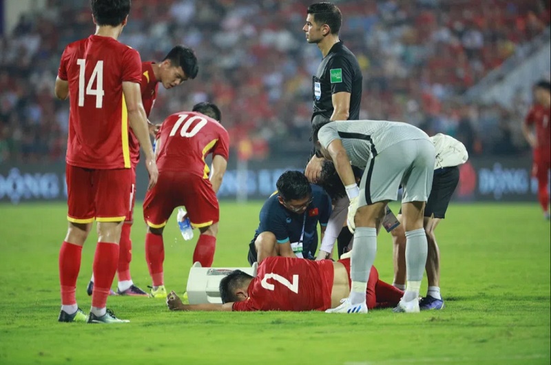 Lê Văn Xuân dính chấn thương ở trận bán kết của U23 Việt Nam