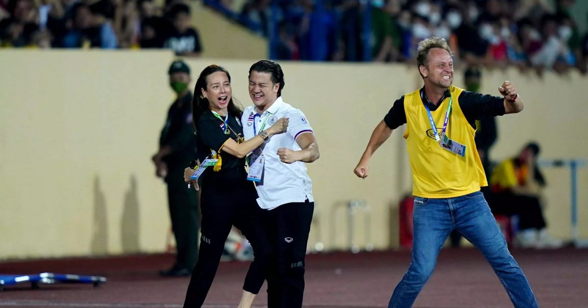 Bí quyết chiến thắng của U23 Thái Lan: Từ bà trùm đến HLV trưởng đều dùng "bùa may mắn"?