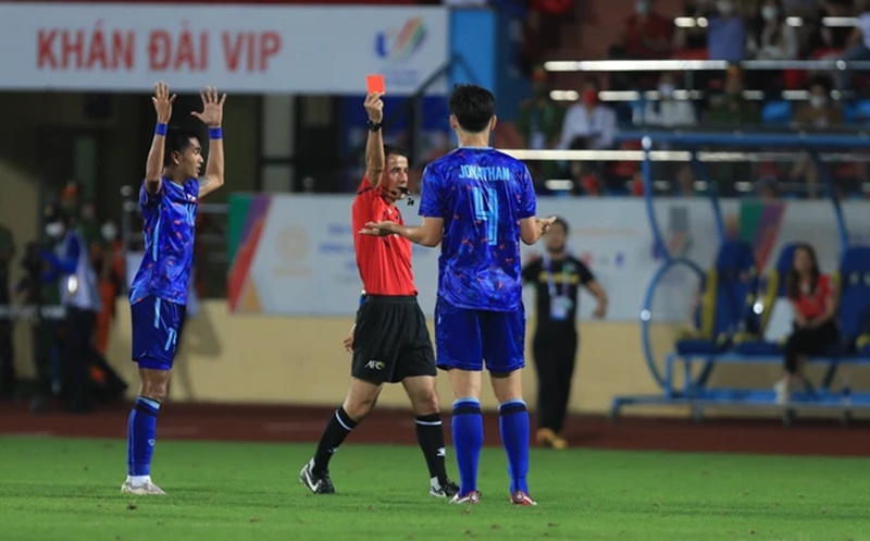 U23 Thái Lan mất người vì thẻ đỏ ngay trận ra quân