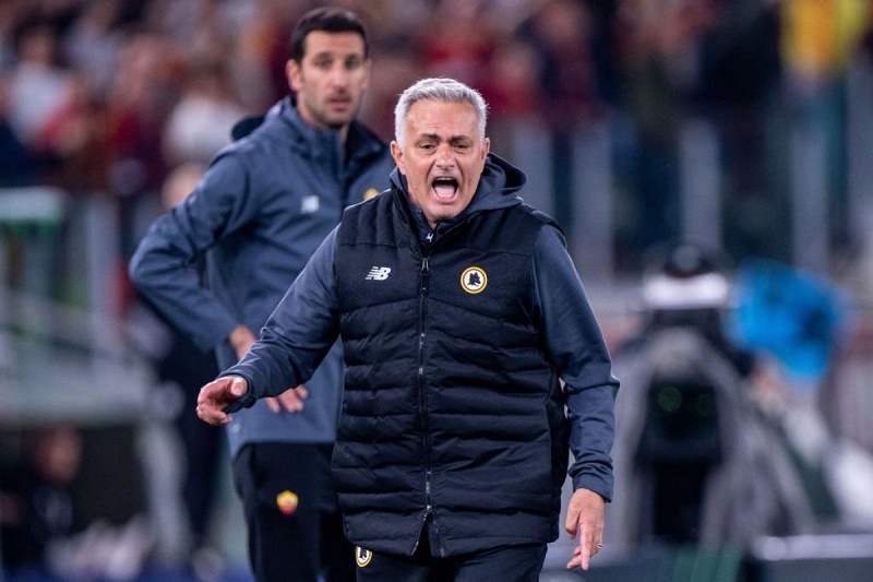 Vì sao Jose Mourinho khóc sau khi Roma vào chung kết?