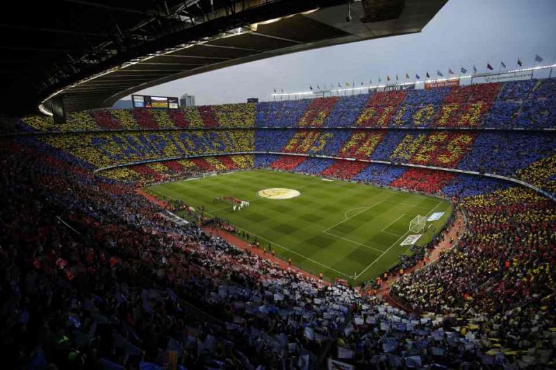 CĐV Barcelona có thể vào Camp Nou "đá phủi" với giá 7,5 triệu đồng/người