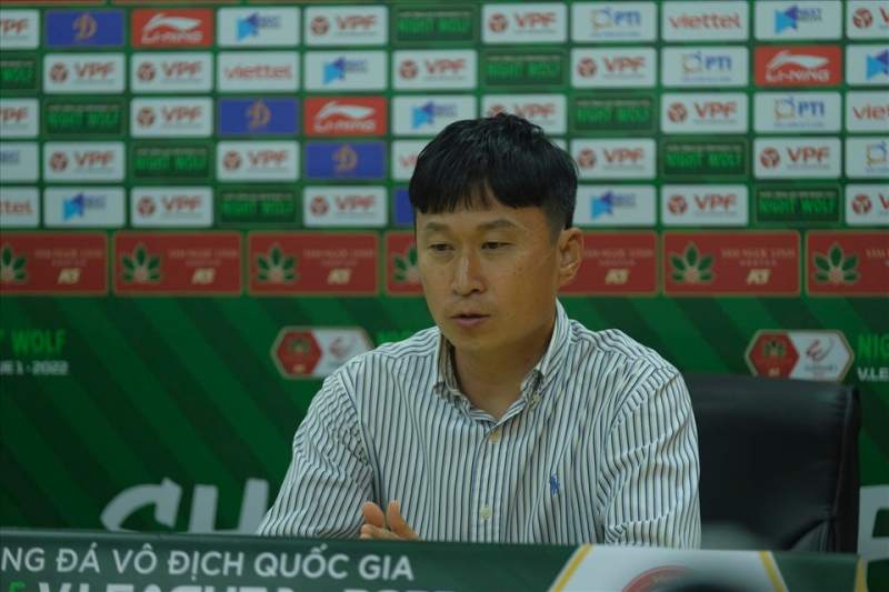 HLV Chun Jae-ho ví Nguyễn Quang Hải như Ronaldo và Messi