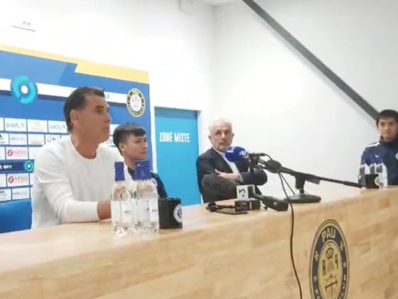 Quang Hải ra mắt truyền thông sau khi gia nhập Pau FC
