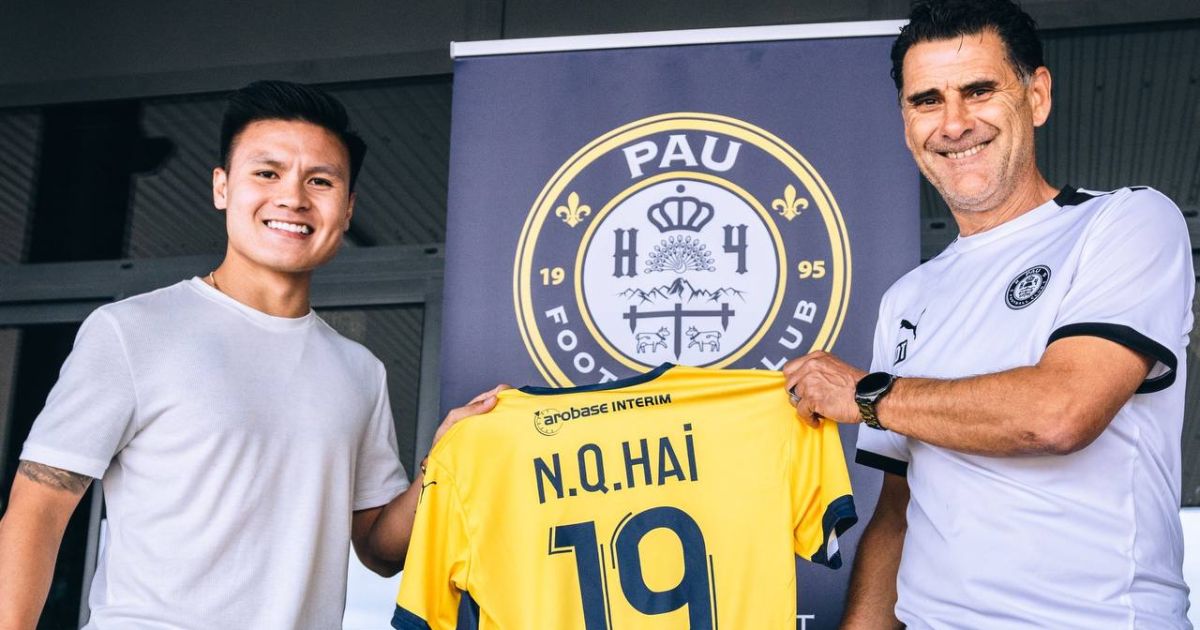 Ảnh: Quang Hải rạng rỡ trong ngày gia nhập Pau FC