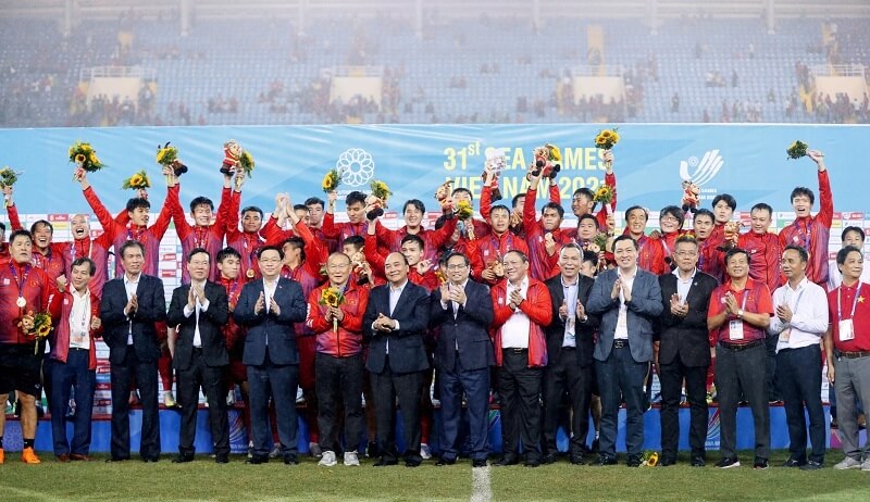 U23 Việt Nam đón nhận Huân chương Lao động hạng Ba từ Chủ tịch nước Nguyễn Xuân Phúc
