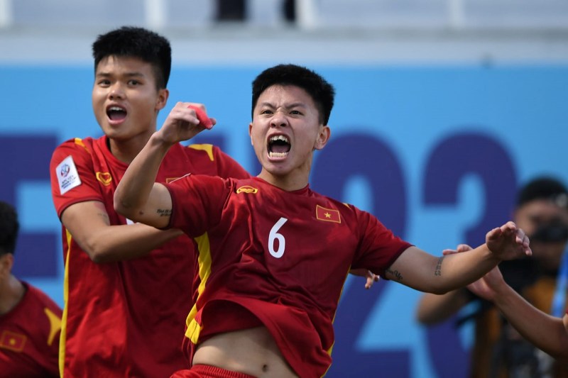 Vũ Tiến Long đã có 1 bàn thắng vô cùng đẹp mắt cho U23 Việt Nam