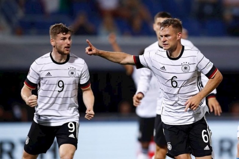 Kimmich ăn mừng khi ghi bàn thắng gỡ hoà cho Đức