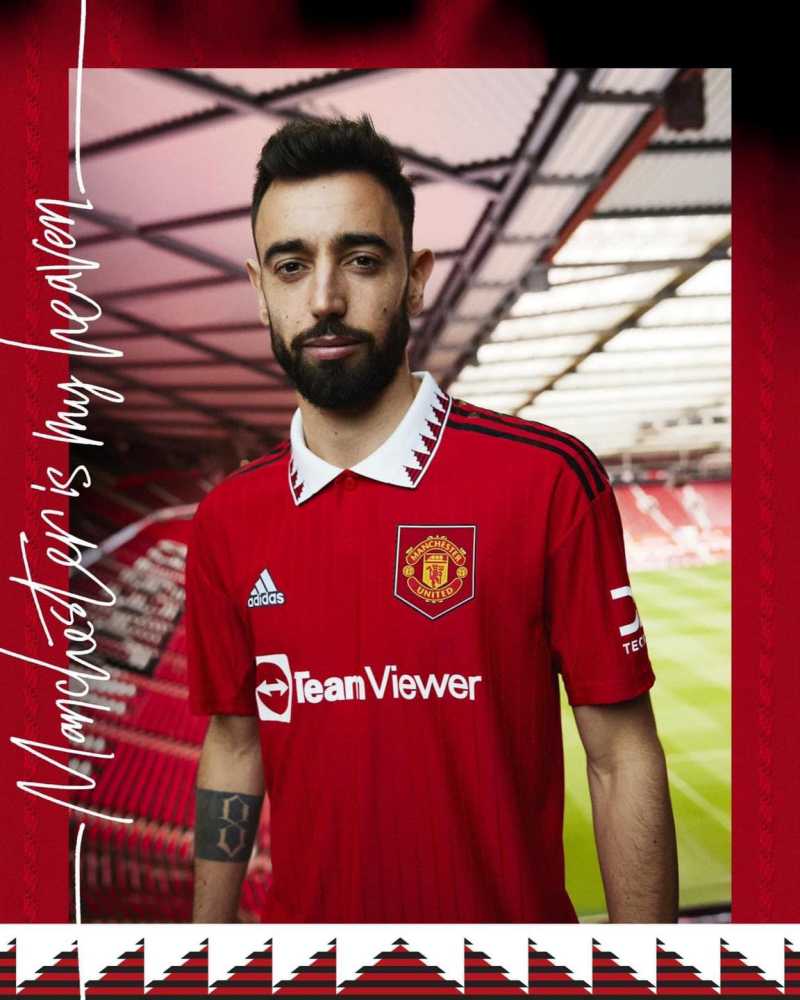 Bruno Fernandes trong chiếc áo đấu mới của Manchester United mùa giải 2022/2023