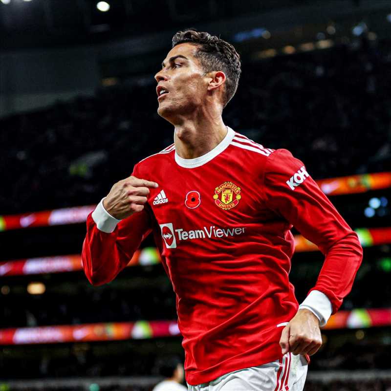 Cristiano Ronaldo vẫn đang bỏ ngỏ tương lai tại Manchester United