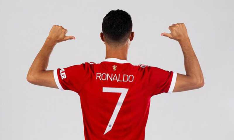 Cristiano Ronaldo vẫn đang bỏ ngỏ tương lai tại Manchester United