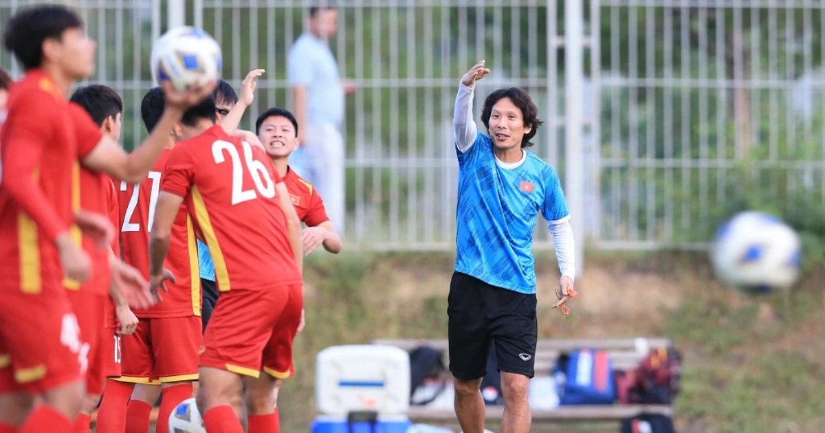 HLV Gong tiết lộ điều bí mật với thầy Park, nói lời cảm động về bóng đá Việt