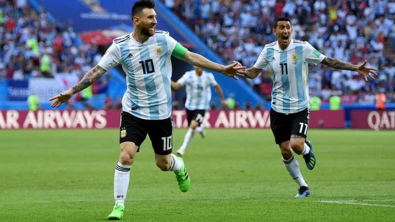 Lionel Messi và Angel Di Maria trong màu áo tuyển Argentina