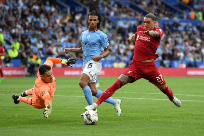 Kết quả Liverpool vs Man City: Pha va chạm của Darwin Nunez vs Ederson