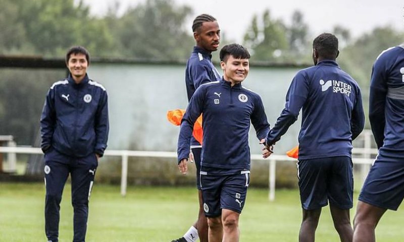 Quang Hải nỗ lực hòa nhập với Pau FC
