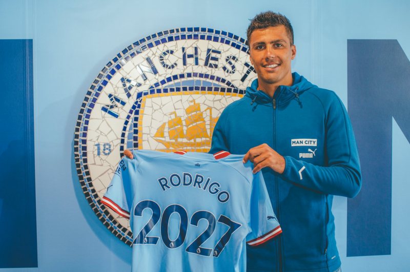Rodri ký hợp đồng dài hạn với Man City