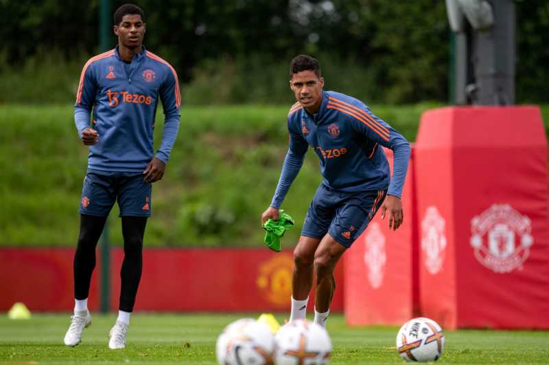 trung vệ người Pháp Raphael Varane và tiền đạo Marcus Rashford